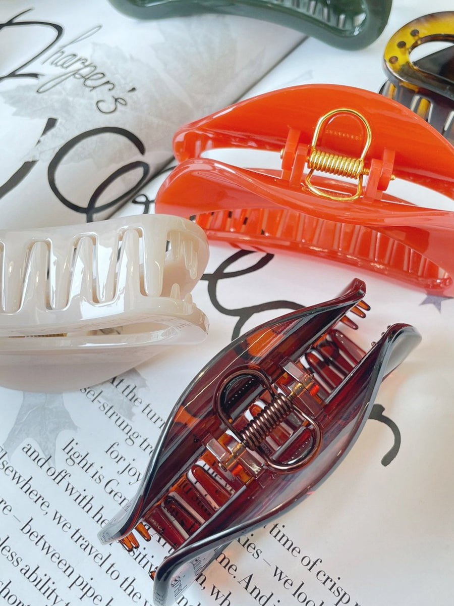 Cut-Out Oval Hair Claw