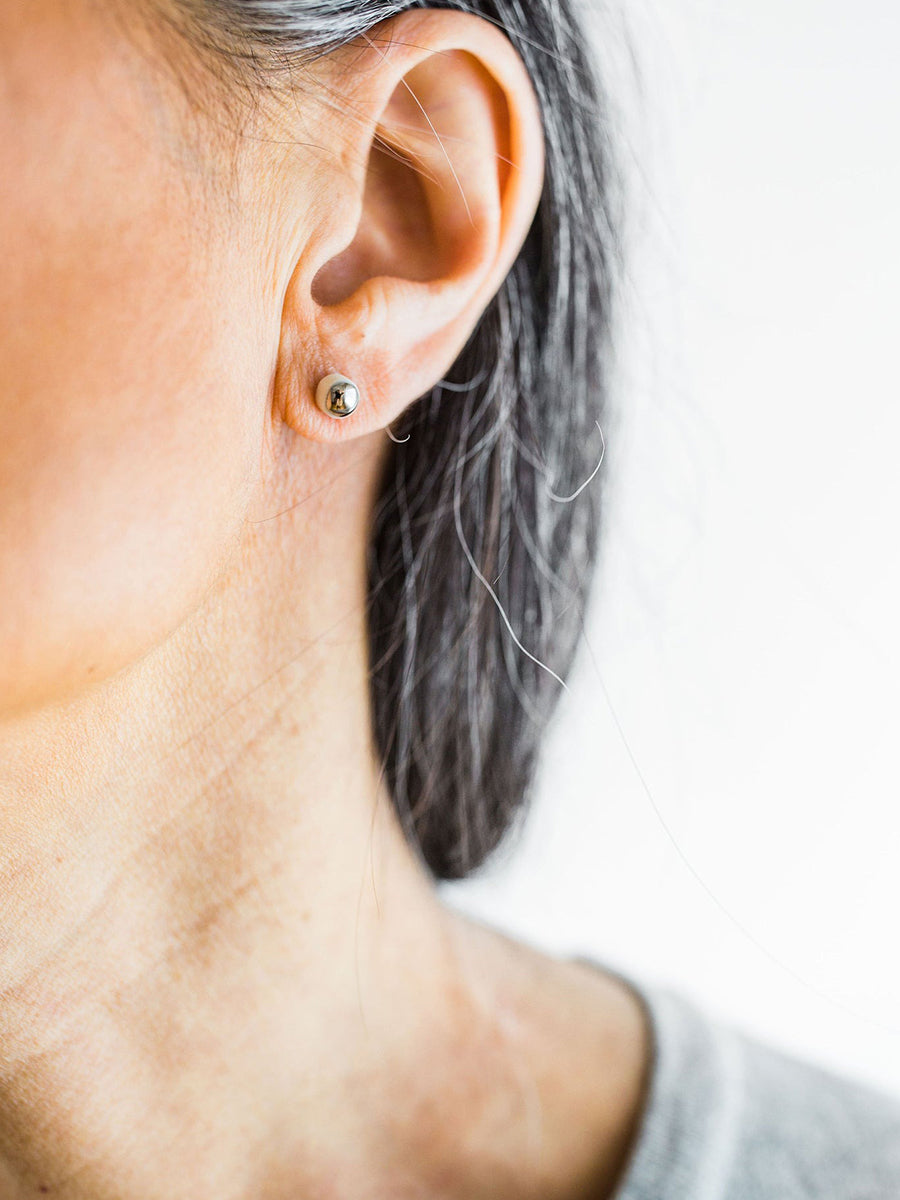 Dot Studs - Shiny Silver