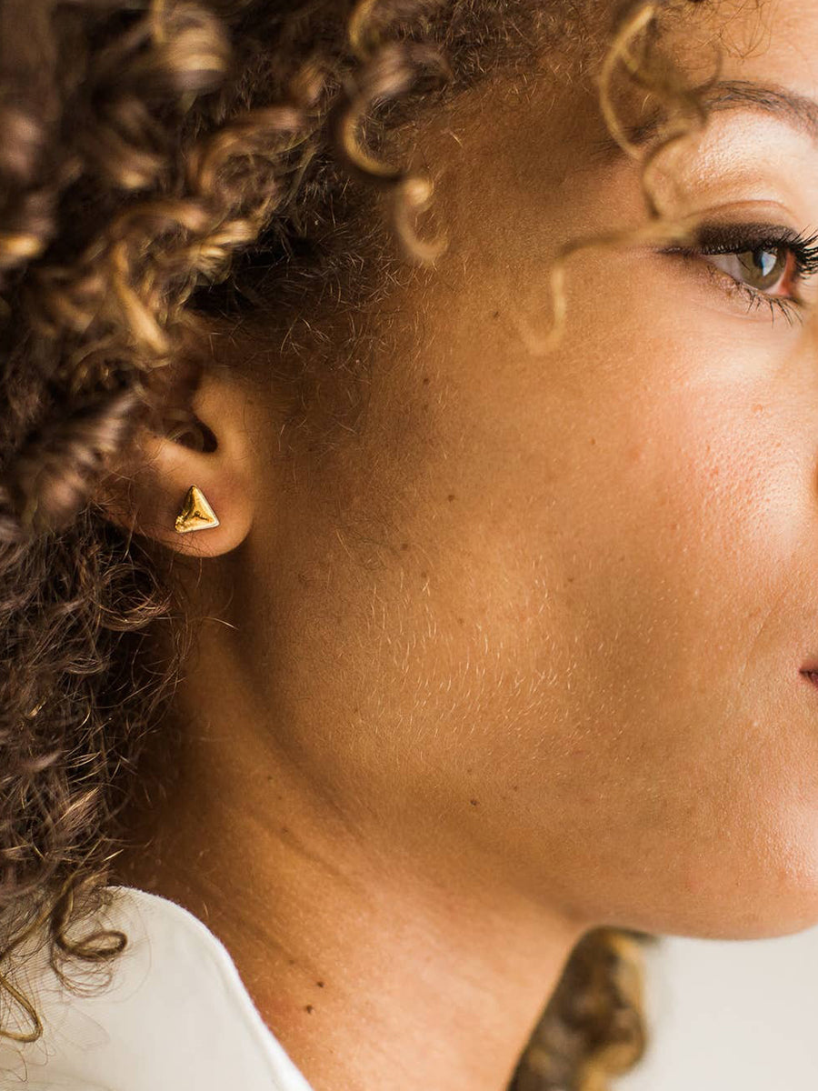 Triangle Studs - Shiny Gold
