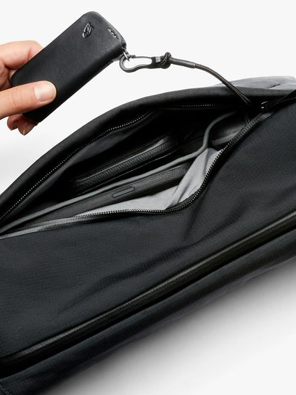 Venture 9L Sling - Black